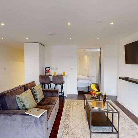 Stylish Apartment W/ Private Garden - Dog Friendly Newport  Exterior photo