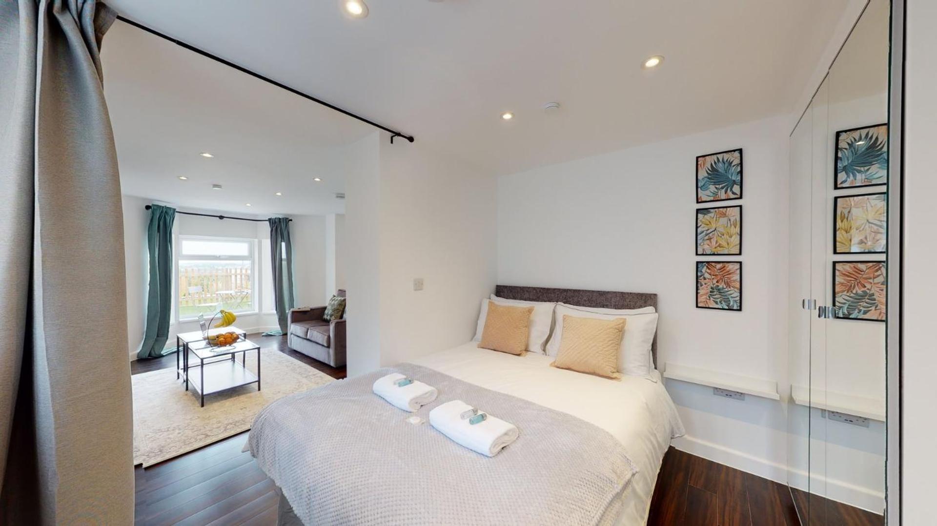 Stylish Apartment W/ Private Garden - Dog Friendly Newport  Exterior photo
