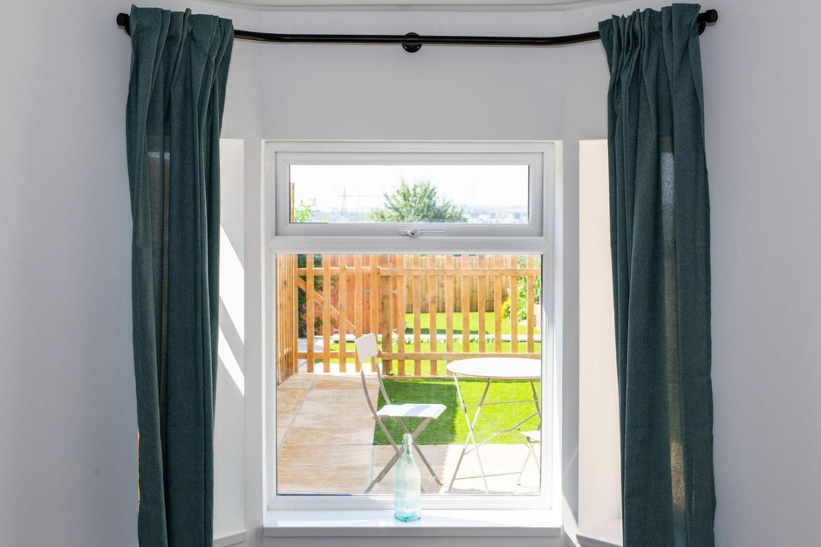 Stylish Apartment W/ Private Garden - Dog Friendly Newport  Exterior photo
