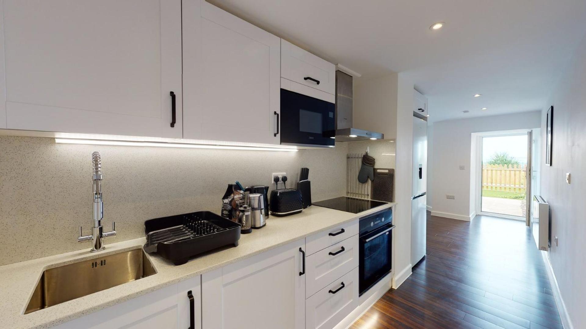 Stylish Apartment W/ Private Garden - Dog Friendly Newport  Exterior photo